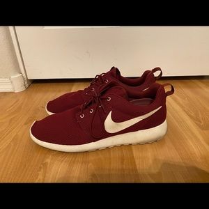 Nike Roche Runs Shoes